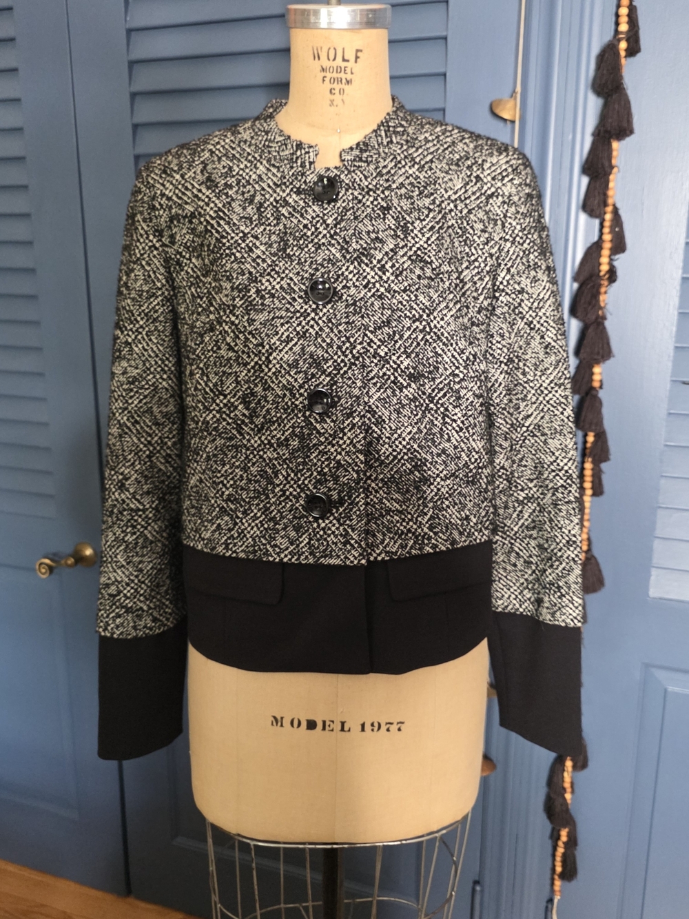 Classiques Entier Black and White Tweed Cropped Blazer